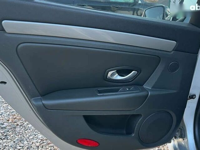 Рено Лагуна, объемом двигателя 1.5 л и пробегом 238 тыс. км за 7800 $, фото 24 на Automoto.ua