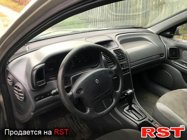 Рено Лагуна, объемом двигателя 2 л и пробегом 185 тыс. км за 3500 $, фото 5 на Automoto.ua