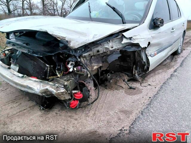 Рено Лагуна, объемом двигателя 2 л и пробегом 200 тыс. км за 1000 $, фото 3 на Automoto.ua