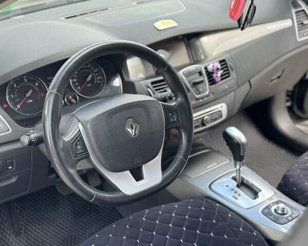 Рено Лагуна, объемом двигателя 2 л и пробегом 200 тыс. км за 9200 $, фото 6 на Automoto.ua