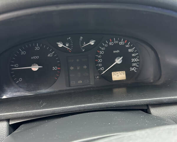 Желтый Рено Лагуна, объемом двигателя 1.9 л и пробегом 305 тыс. км за 2800 $, фото 12 на Automoto.ua