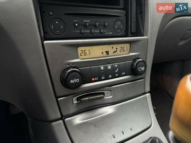 Жовтий Рено Лагуна, об'ємом двигуна 2.19 л та пробігом 330 тис. км за 3800 $, фото 20 на Automoto.ua