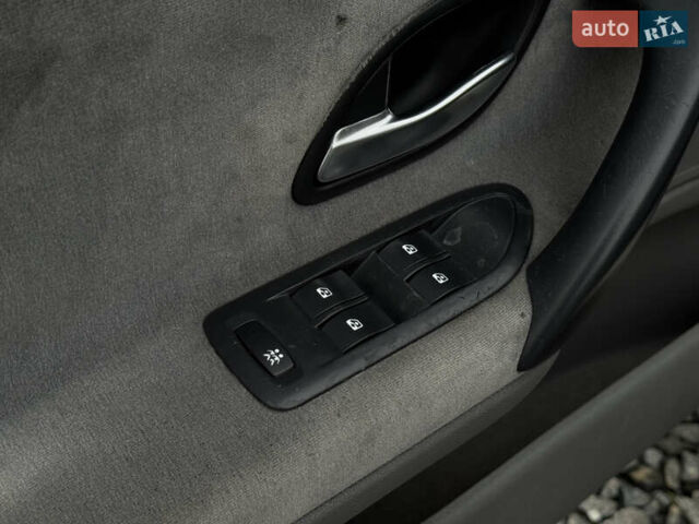 Жовтий Рено Лагуна, об'ємом двигуна 2.19 л та пробігом 330 тис. км за 3800 $, фото 21 на Automoto.ua