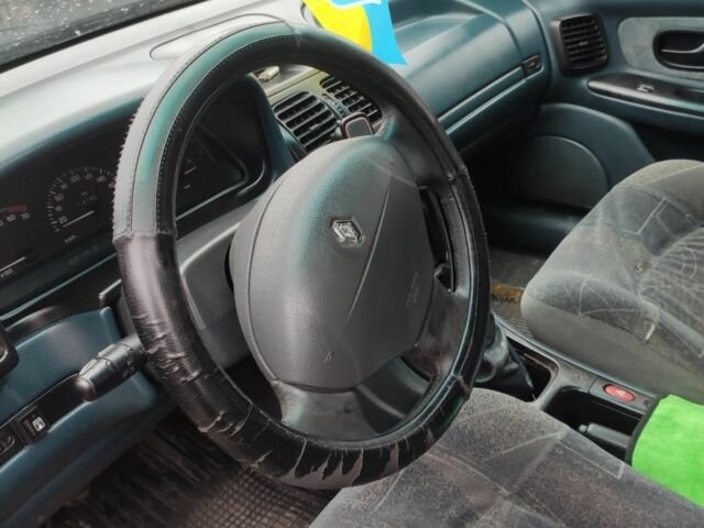 Серый Рено Лагуна, объемом двигателя 2 л и пробегом 212 тыс. км за 1600 $, фото 3 на Automoto.ua