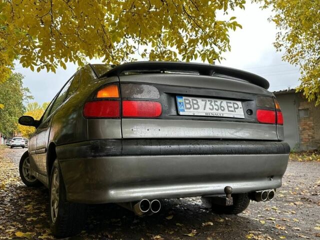 Серый Рено Лагуна, объемом двигателя 1.8 л и пробегом 377 тыс. км за 3000 $, фото 2 на Automoto.ua
