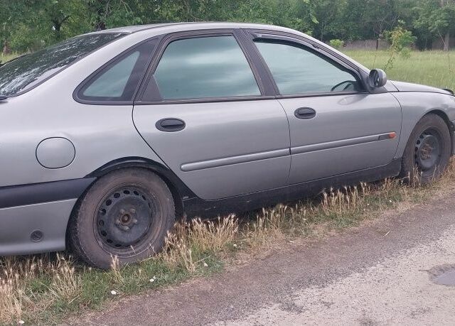 Серый Рено Лагуна, объемом двигателя 2.9 л и пробегом 450 тыс. км за 2500 $, фото 2 на Automoto.ua