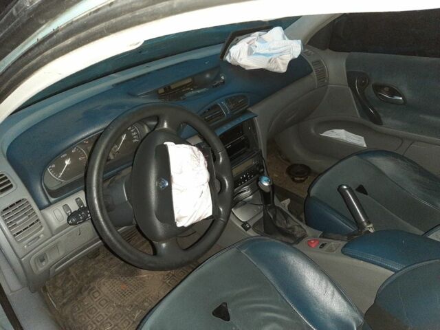 Серый Рено Лагуна, объемом двигателя 0 л и пробегом 324 тыс. км за 1200 $, фото 6 на Automoto.ua