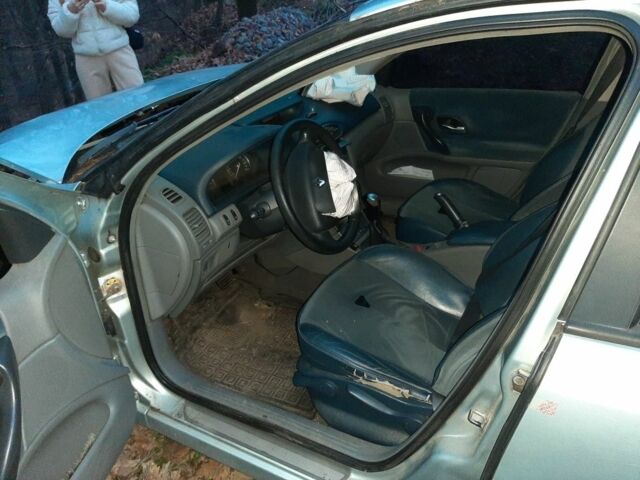 Серый Рено Лагуна, объемом двигателя 0 л и пробегом 324 тыс. км за 1200 $, фото 11 на Automoto.ua