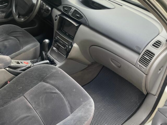 Сірий Рено Лагуна, об'ємом двигуна 1.8 л та пробігом 400 тис. км за 3466 $, фото 3 на Automoto.ua