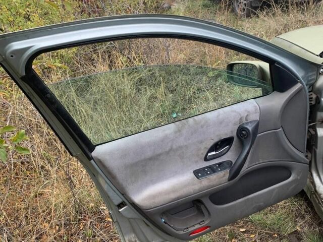 Серый Рено Лагуна, объемом двигателя 0 л и пробегом 300 тыс. км за 476 $, фото 4 на Automoto.ua