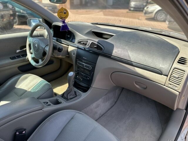 Рено Лагуна 2005 в Кривом Роге на Automoto.ua Серый Рено Лагуна, объемом двигателя 2 л и пробегом 204 тыс. км за 5350 $, фото 9 на Automoto.ua