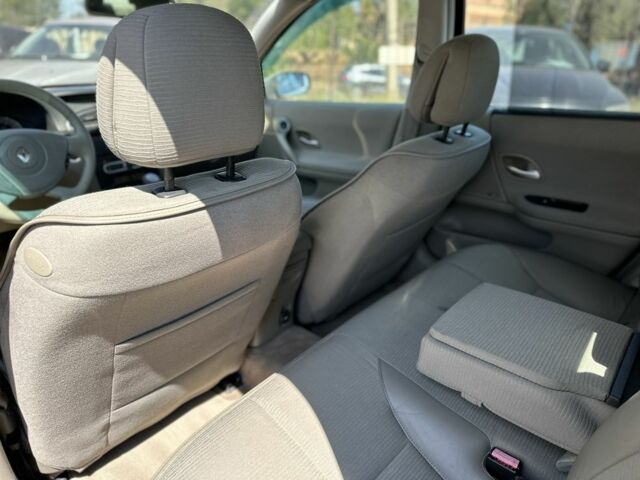 Рено Лагуна 2005 в Кривом Роге на Automoto.ua Серый Рено Лагуна, объемом двигателя 2 л и пробегом 204 тыс. км за 5350 $, фото 3 на Automoto.ua