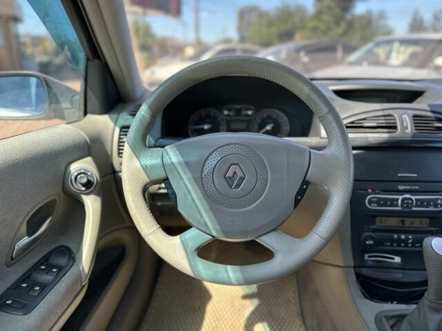 Рено Лагуна 2005 в Кривом Роге на Automoto.ua Серый Рено Лагуна, объемом двигателя 2 л и пробегом 204 тыс. км за 5350 $, фото 5 на Automoto.ua