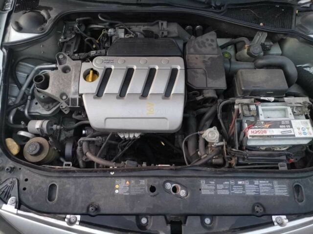 Серый Рено Лагуна, объемом двигателя 2 л и пробегом 290 тыс. км за 3500 $, фото 7 на Automoto.ua