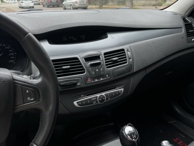 Серый Рено Лагуна, объемом двигателя 1.5 л и пробегом 355 тыс. км за 3999 $, фото 11 на Automoto.ua