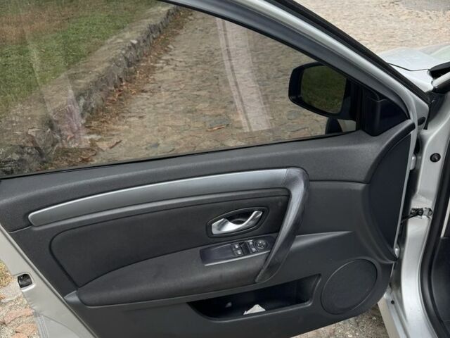 Серый Рено Лагуна, объемом двигателя 1.5 л и пробегом 355 тыс. км за 3999 $, фото 8 на Automoto.ua