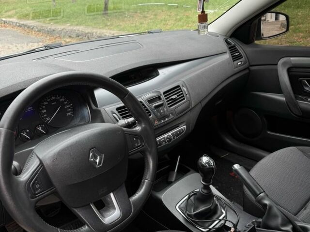 Серый Рено Лагуна, объемом двигателя 1.5 л и пробегом 355 тыс. км за 3999 $, фото 9 на Automoto.ua