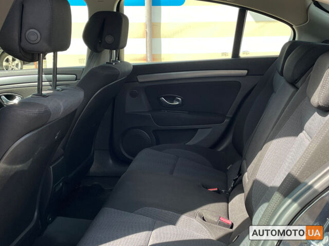 Сірий Рено Лагуна, об'ємом двигуна 2 л та пробігом 210 тис. км за 5600 $, фото 22 на Automoto.ua