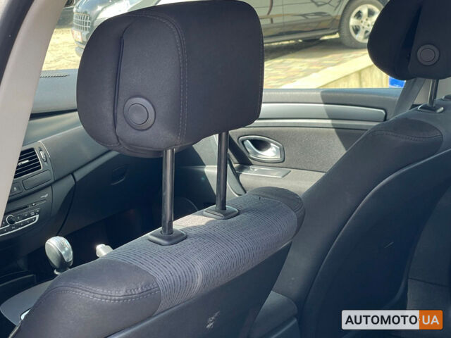 Сірий Рено Лагуна, об'ємом двигуна 2 л та пробігом 210 тис. км за 5600 $, фото 23 на Automoto.ua