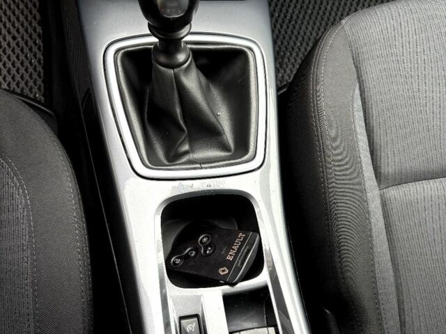 Серый Рено Лагуна, объемом двигателя 0 л и пробегом 240 тыс. км за 5999 $, фото 5 на Automoto.ua