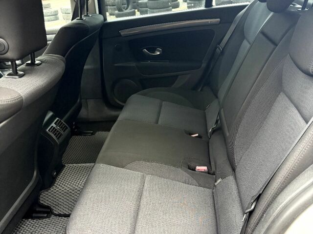 Серый Рено Лагуна, объемом двигателя 0 л и пробегом 240 тыс. км за 5999 $, фото 3 на Automoto.ua