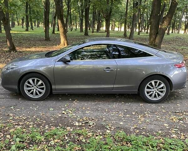 Серый Рено Лагуна, объемом двигателя 2 л и пробегом 180 тыс. км за 7800 $, фото 1 на Automoto.ua