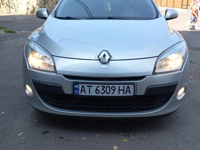 Рено Лагуна 2010 у Коломые на Automoto.ua Сірий Рено Лагуна, об'ємом двигуна 1.9 л та пробігом 237 тис. км за 5800 $, фото 1 на Automoto.ua