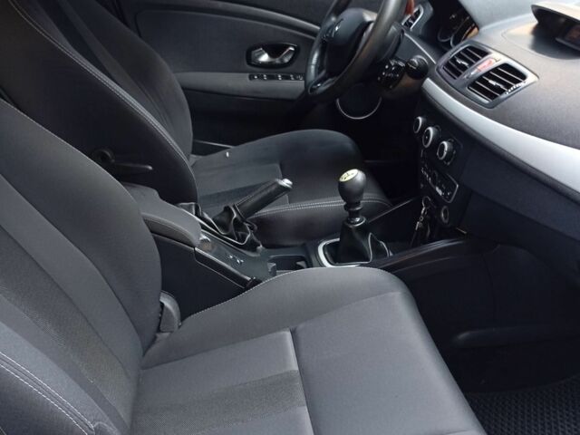 Рено Лагуна 2010 у Коломые на Automoto.ua Сірий Рено Лагуна, об'ємом двигуна 1.9 л та пробігом 237 тис. км за 5800 $, фото 5 на Automoto.ua