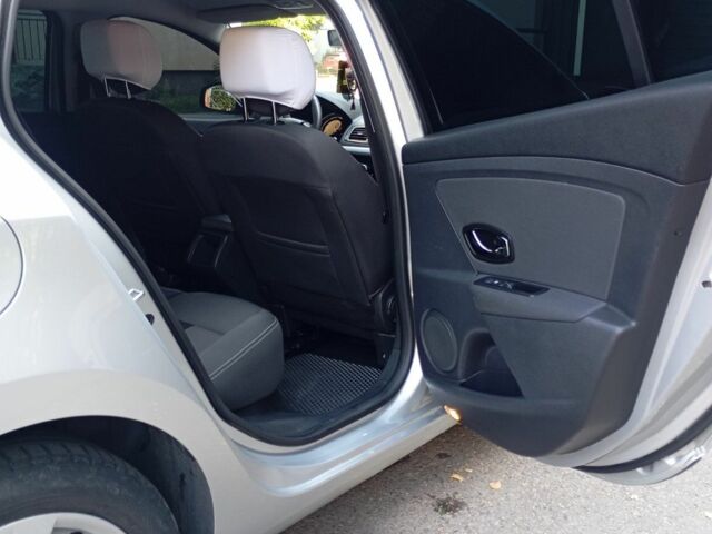 Рено Лагуна 2010 у Коломые на Automoto.ua Сірий Рено Лагуна, об'ємом двигуна 1.9 л та пробігом 237 тис. км за 5800 $, фото 4 на Automoto.ua