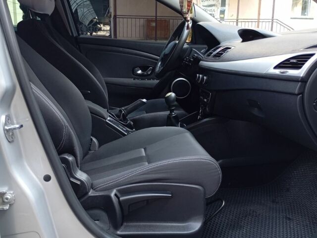 Рено Лагуна 2010 у Коломые на Automoto.ua Сірий Рено Лагуна, об'ємом двигуна 1.9 л та пробігом 237 тис. км за 5800 $, фото 6 на Automoto.ua