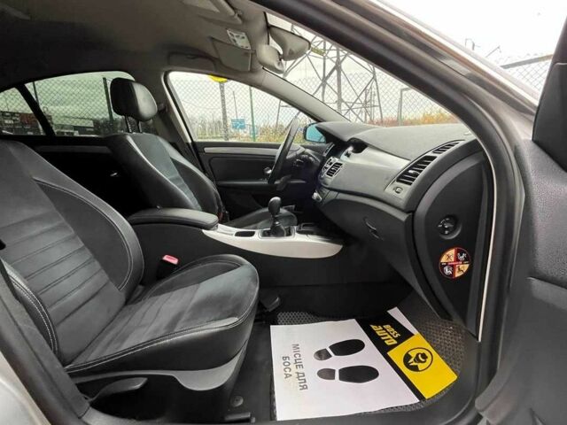 Серый Рено Лагуна, объемом двигателя 2 л и пробегом 227 тыс. км за 5550 $, фото 17 на Automoto.ua