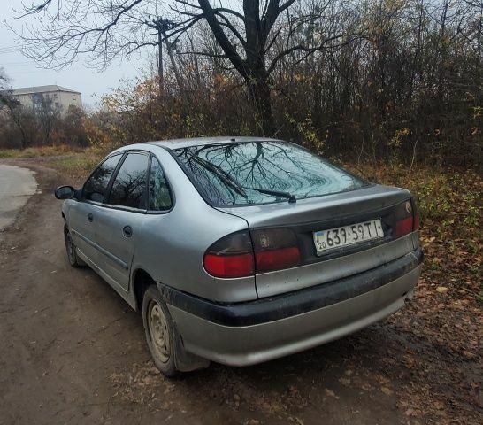 Серый Рено Лагуна, объемом двигателя 1 л и пробегом 777 тыс. км за 929 $, фото 2 на Automoto.ua