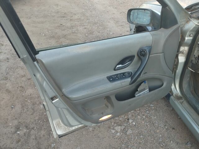 Сірий Рено Лагуна, об'ємом двигуна 0 л та пробігом 400 тис. км за 834 $, фото 13 на Automoto.ua