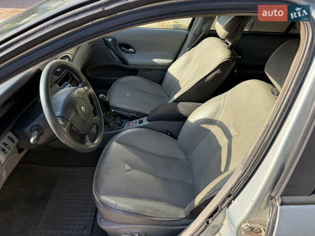 Серый Рено Лагуна, объемом двигателя 2 л и пробегом 555 тыс. км за 2250 $, фото 10 на Automoto.ua