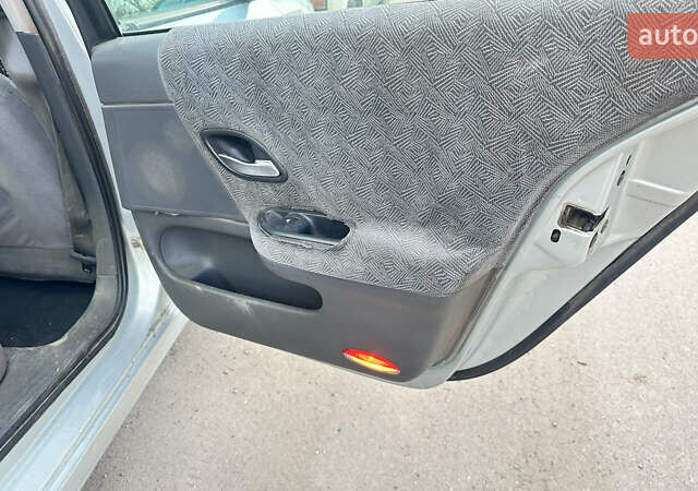 Серый Рено Лагуна, объемом двигателя 1.87 л и пробегом 200 тыс. км за 1500 $, фото 10 на Automoto.ua