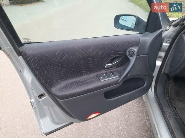 Сірий Рено Лагуна, об'ємом двигуна 1.78 л та пробігом 162 тис. км за 2750 $, фото 12 на Automoto.ua