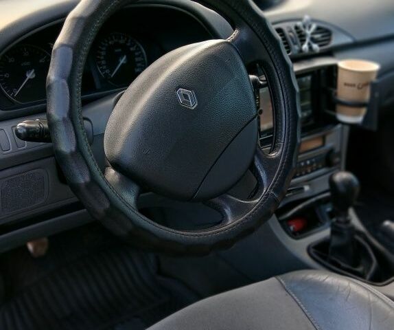 Сірий Рено Лагуна, об'ємом двигуна 1.9 л та пробігом 294 тис. км за 3500 $, фото 6 на Automoto.ua