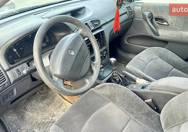 Серый Рено Лагуна, объемом двигателя 1.87 л и пробегом 200 тыс. км за 1500 $, фото 12 на Automoto.ua
