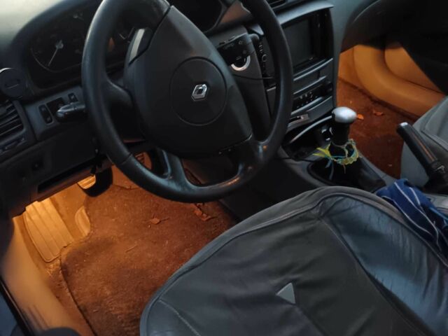 Серый Рено Лагуна, объемом двигателя 1.8 л и пробегом 350 тыс. км за 2200 $, фото 4 на Automoto.ua