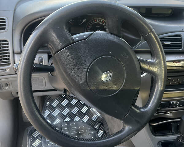 Серый Рено Лагуна, объемом двигателя 2.19 л и пробегом 240 тыс. км за 3000 $, фото 12 на Automoto.ua