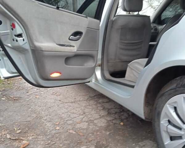 Серый Рено Лагуна, объемом двигателя 1.9 л и пробегом 400 тыс. км за 3600 $, фото 9 на Automoto.ua