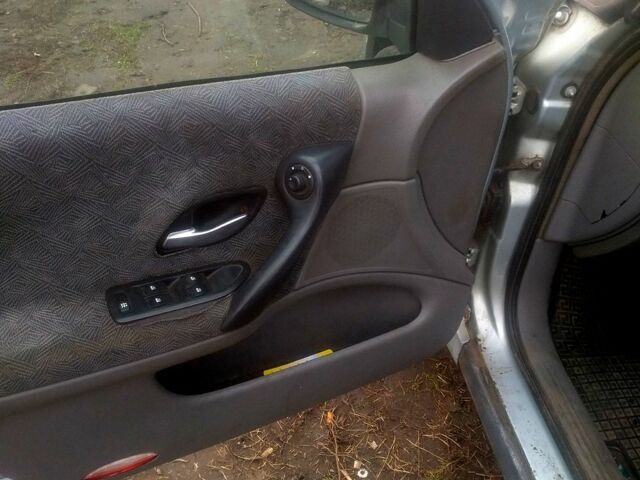 Серый Рено Лагуна, объемом двигателя 1.9 л и пробегом 0 тыс. км за 2000 $, фото 5 на Automoto.ua