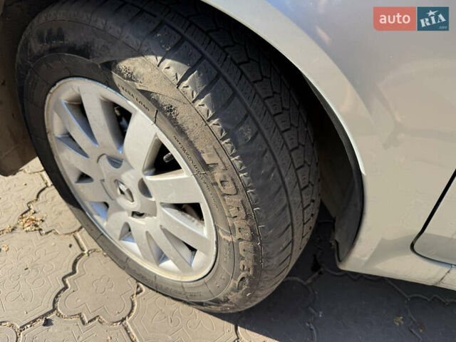 Серый Рено Лагуна, объемом двигателя 2 л и пробегом 555 тыс. км за 2250 $, фото 15 на Automoto.ua