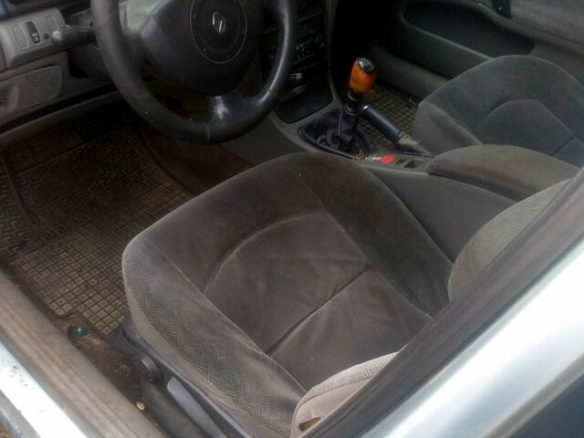 Серый Рено Лагуна, объемом двигателя 1.9 л и пробегом 0 тыс. км за 2000 $, фото 4 на Automoto.ua