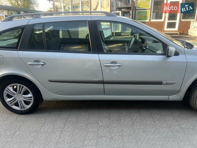 Серый Рено Лагуна, объемом двигателя 2.19 л и пробегом 240 тыс. км за 3000 $, фото 1 на Automoto.ua