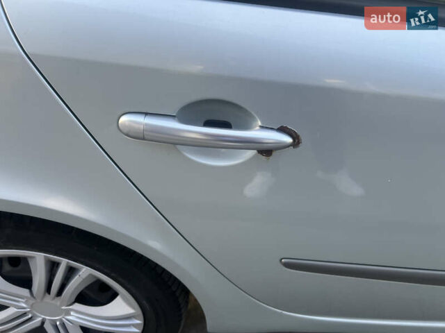 Серый Рено Лагуна, объемом двигателя 2.19 л и пробегом 240 тыс. км за 3000 $, фото 9 на Automoto.ua