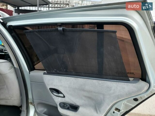Серый Рено Лагуна, объемом двигателя 2.19 л и пробегом 220 тыс. км за 4000 $, фото 11 на Automoto.ua