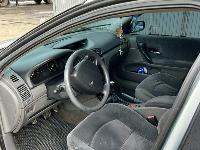 Сірий Рено Лагуна, об'ємом двигуна 1.9 л та пробігом 223 тис. км за 4100 $, фото 7 на Automoto.ua