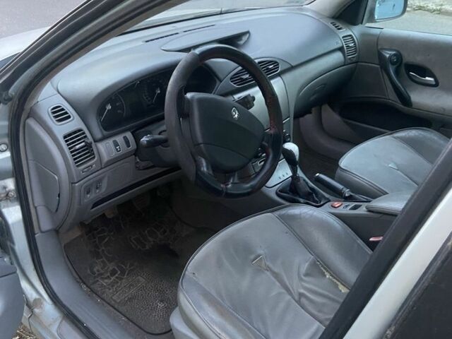 Серый Рено Лагуна, объемом двигателя 2 л и пробегом 300 тыс. км за 1900 $, фото 4 на Automoto.ua