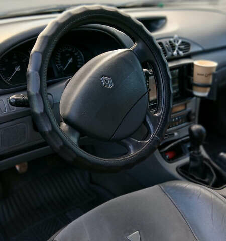 Серый Рено Лагуна, объемом двигателя 1.87 л и пробегом 350 тыс. км за 2750 $, фото 5 на Automoto.ua